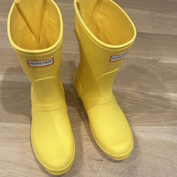 Hunter rain boots. Size 7. - Picture 2 of 5